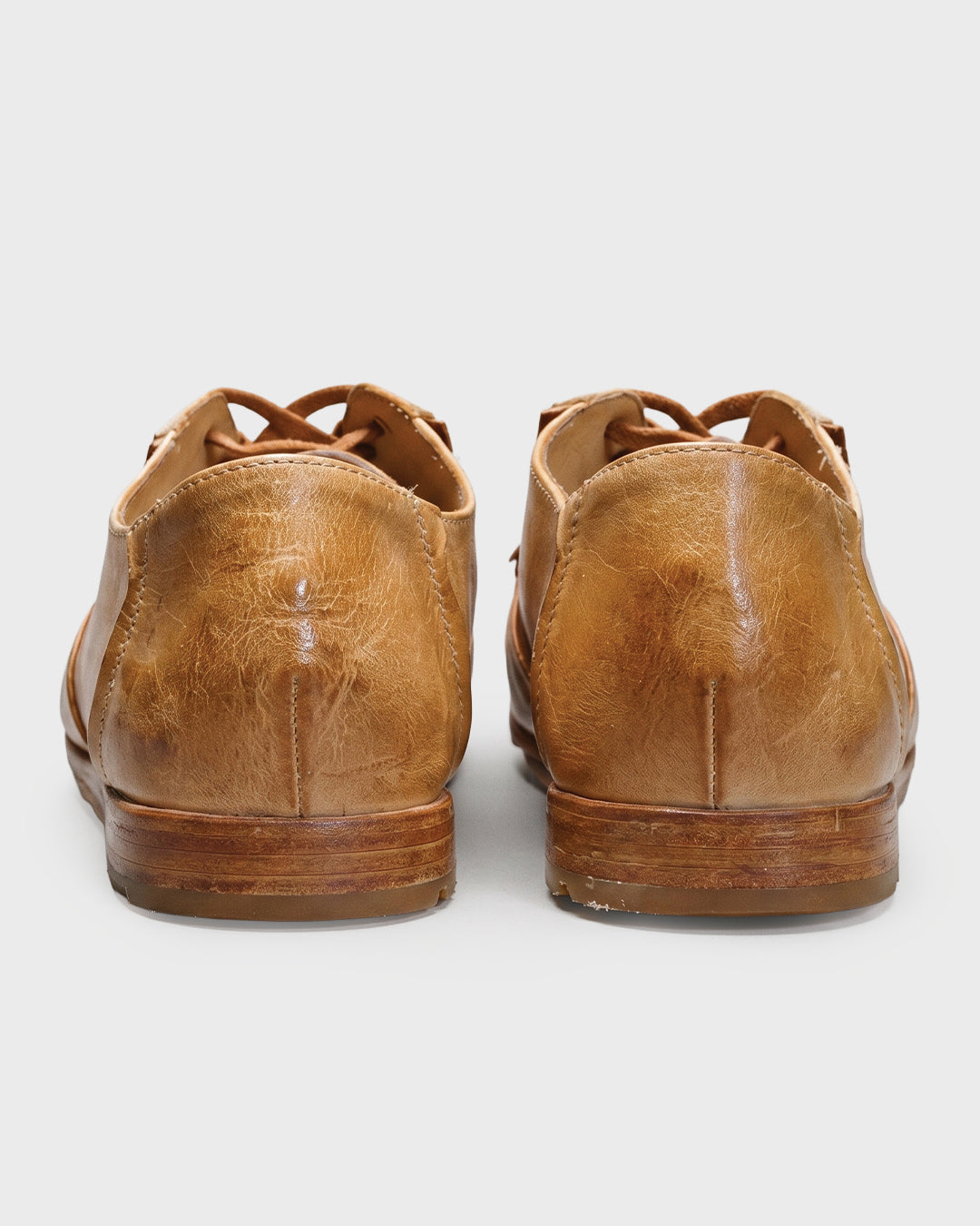Sneaker alta in pelle con suola carrarmato
