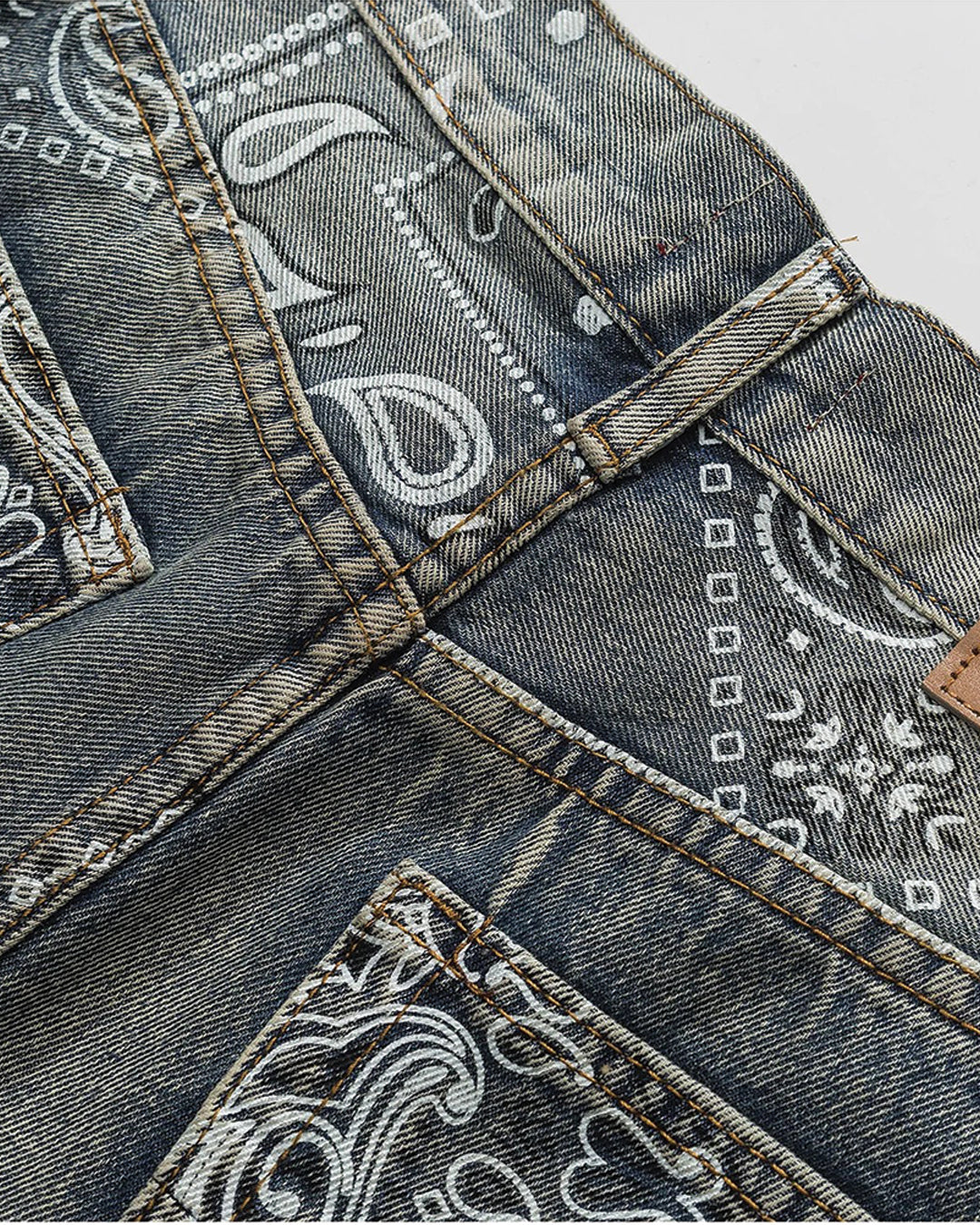 Pantalones cortos de mezclilla con pañuelo desteñido