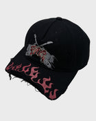 Cappellino con visiera tagliata a fiamma