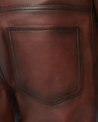 Pantaloni in pelle color sangue di bue