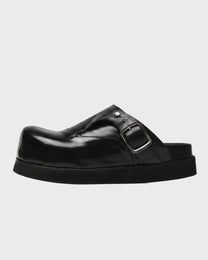 Genba Buckle Clog