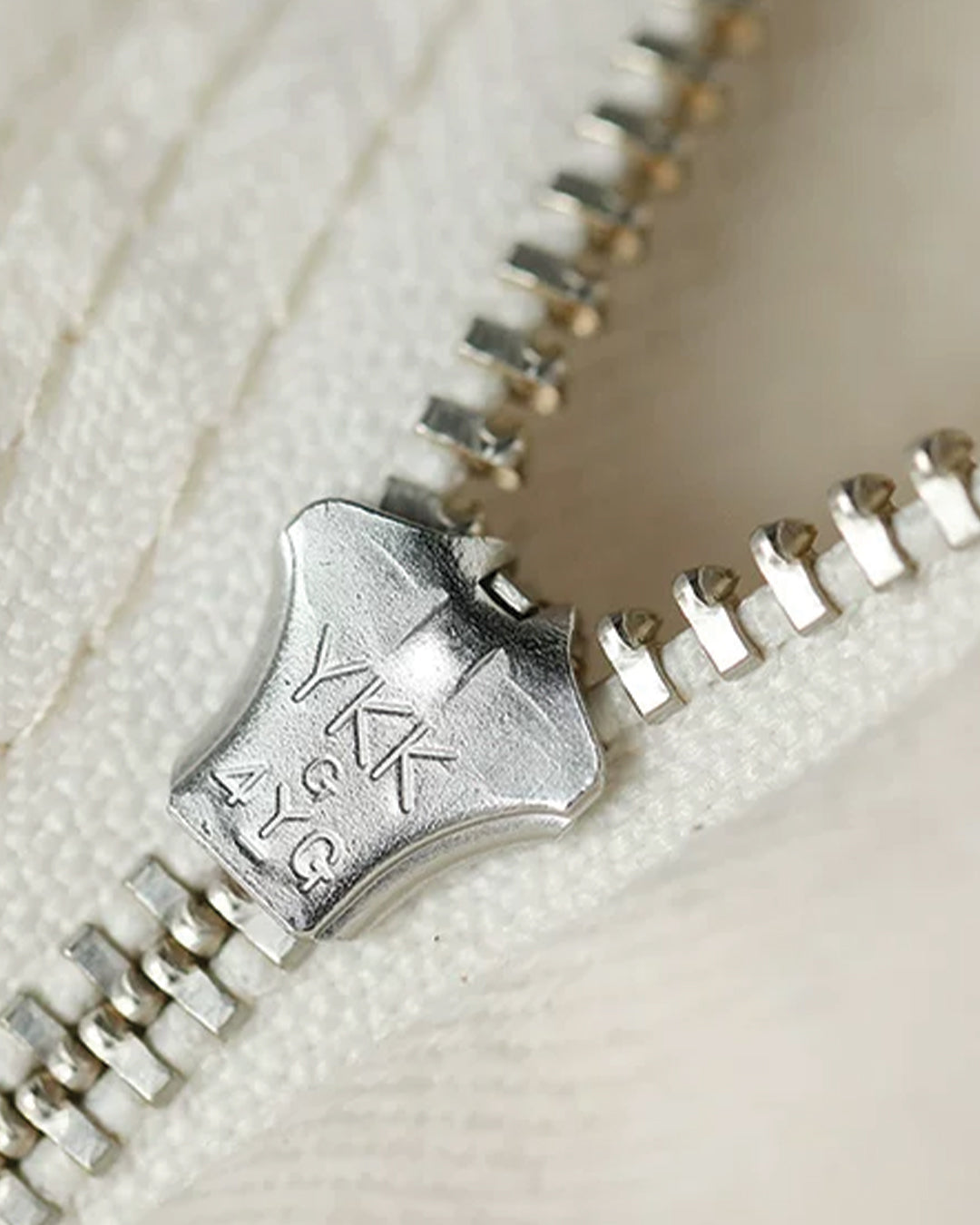 Vaqueros Pearl Flare con orillo