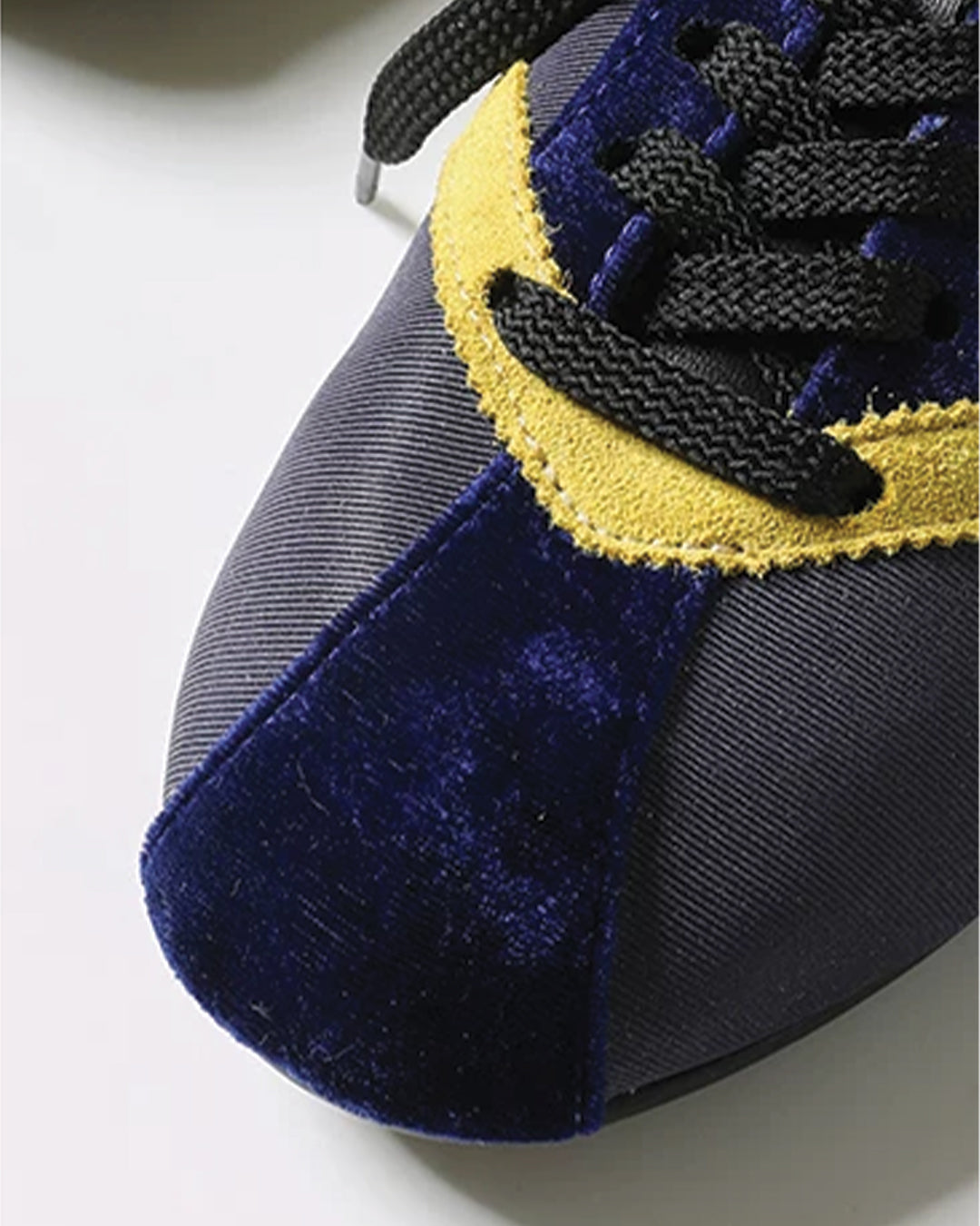 Cross Stripe Flat Sneaker