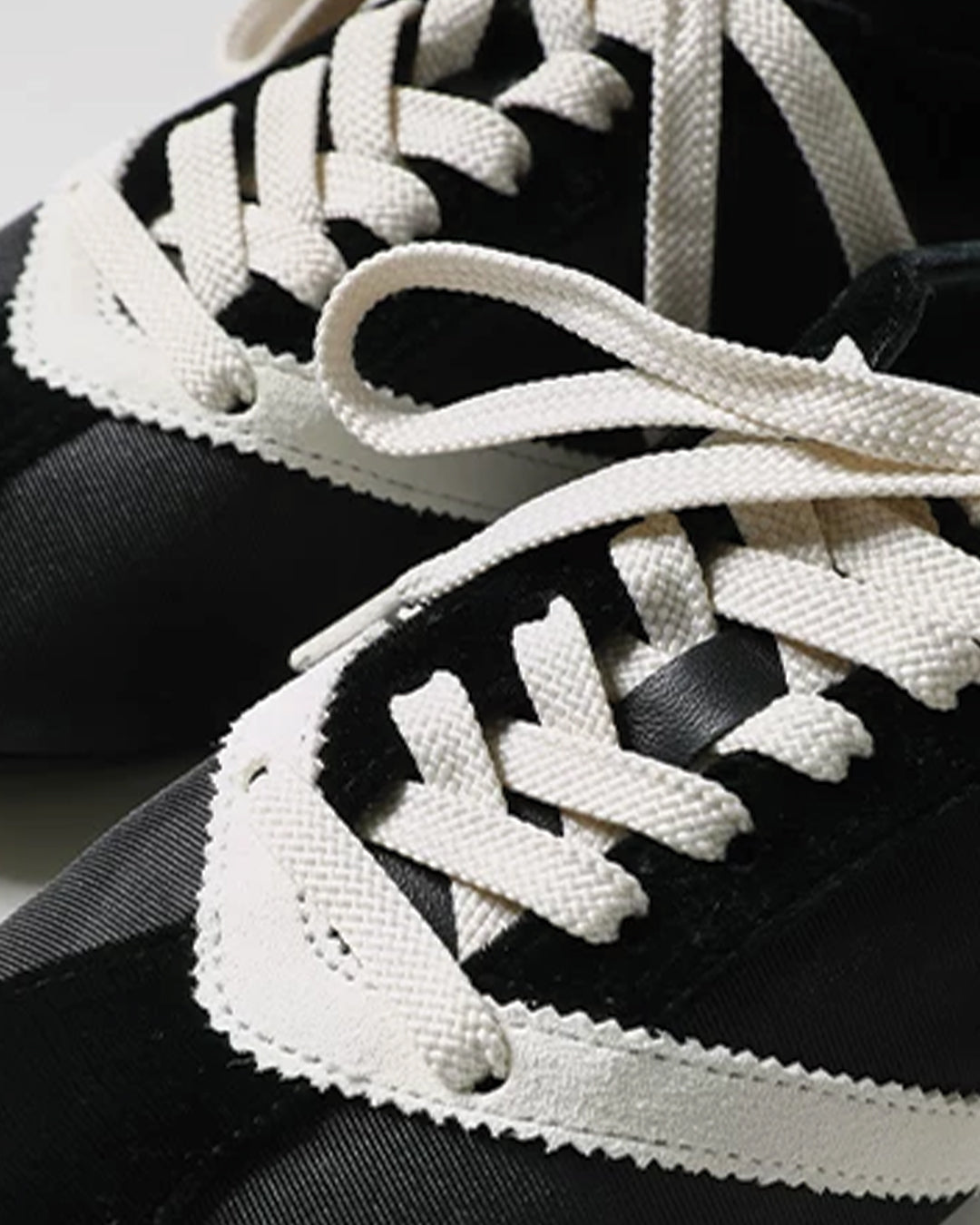 Cross Stripe Flat Sneaker