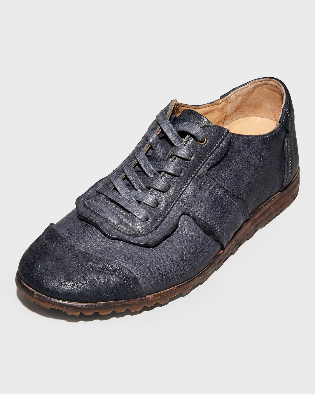 Sneaker alta in pelle con suola carrarmato