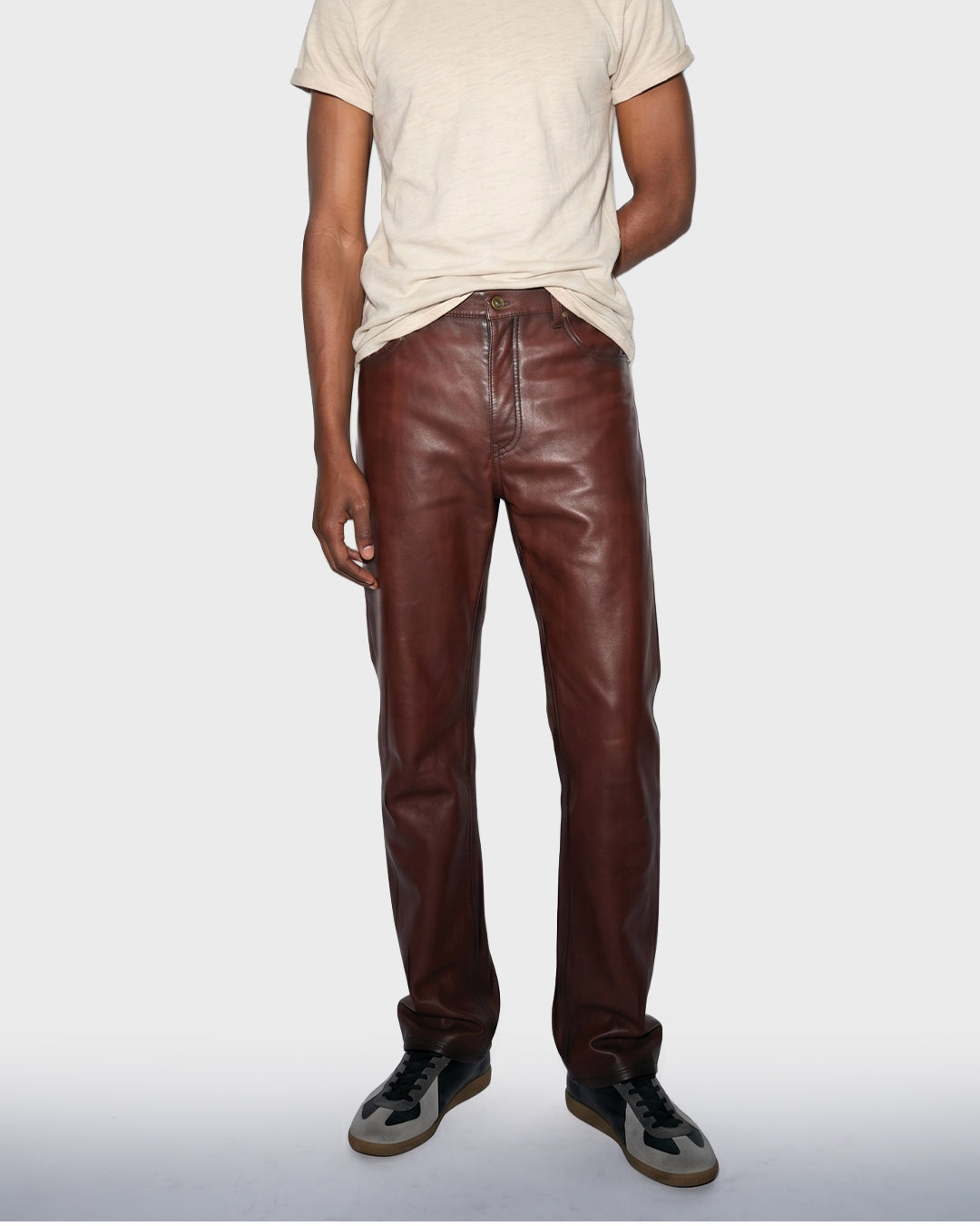 Pantaloni in pelle color sangue di bue