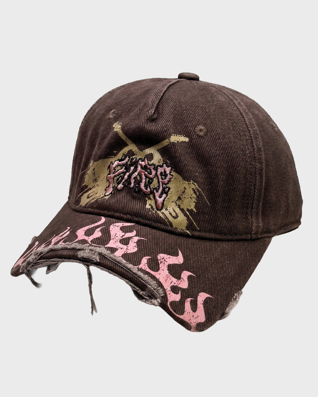 Cappellino con visiera tagliata a fiamma
