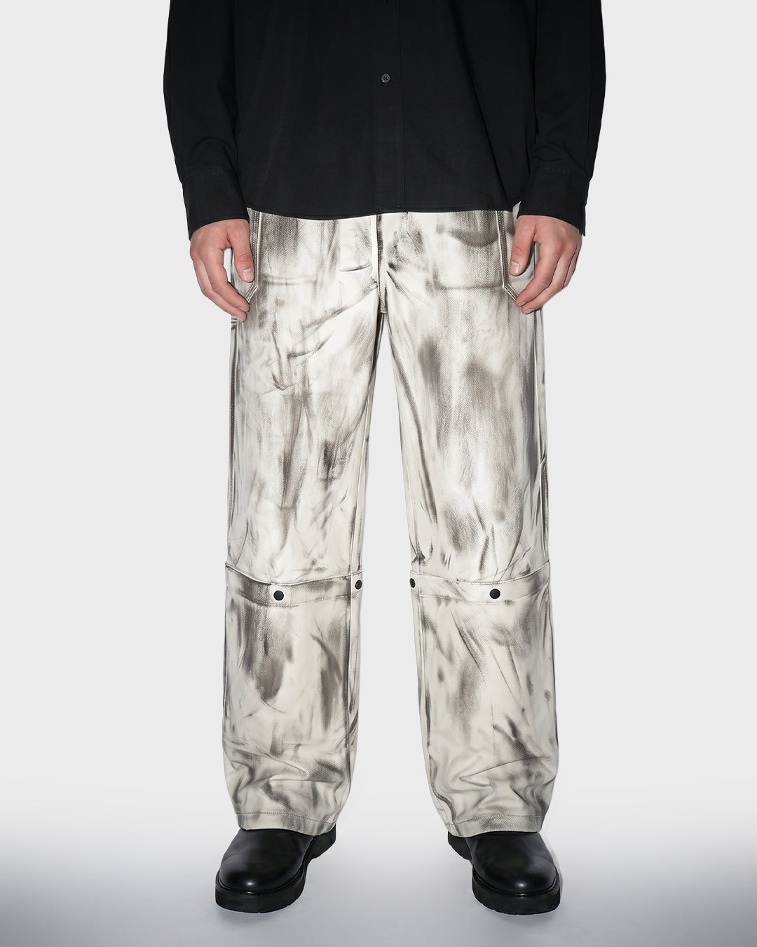 Pantalone in pelle lucida