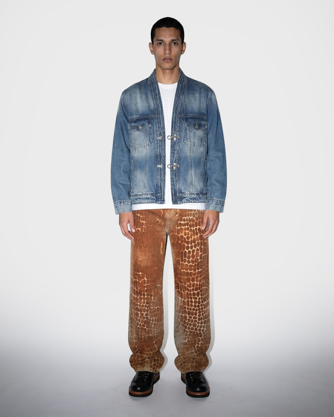 Chaqueta vaquera con botones de palanca