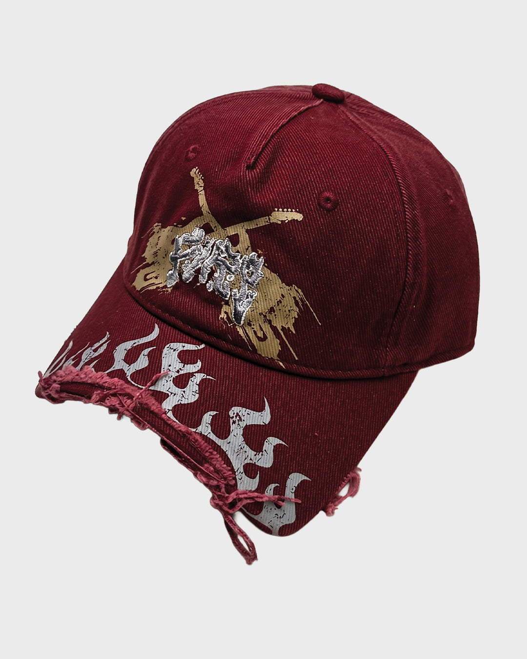 Cappellino con visiera tagliata a fiamma