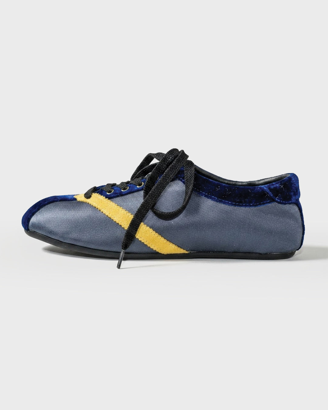 Cross Stripe Flat Sneaker