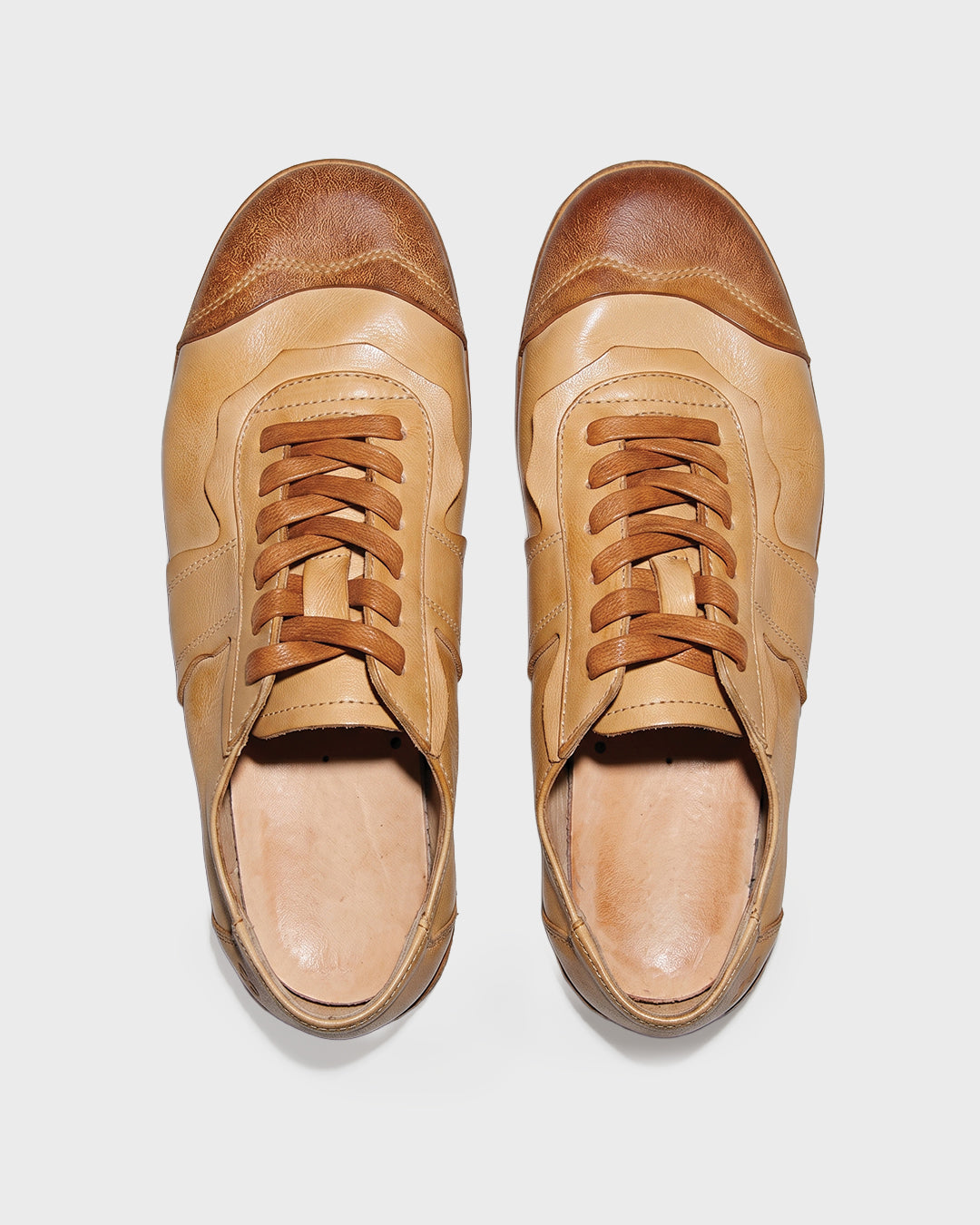 Sneaker alta in pelle con suola carrarmato