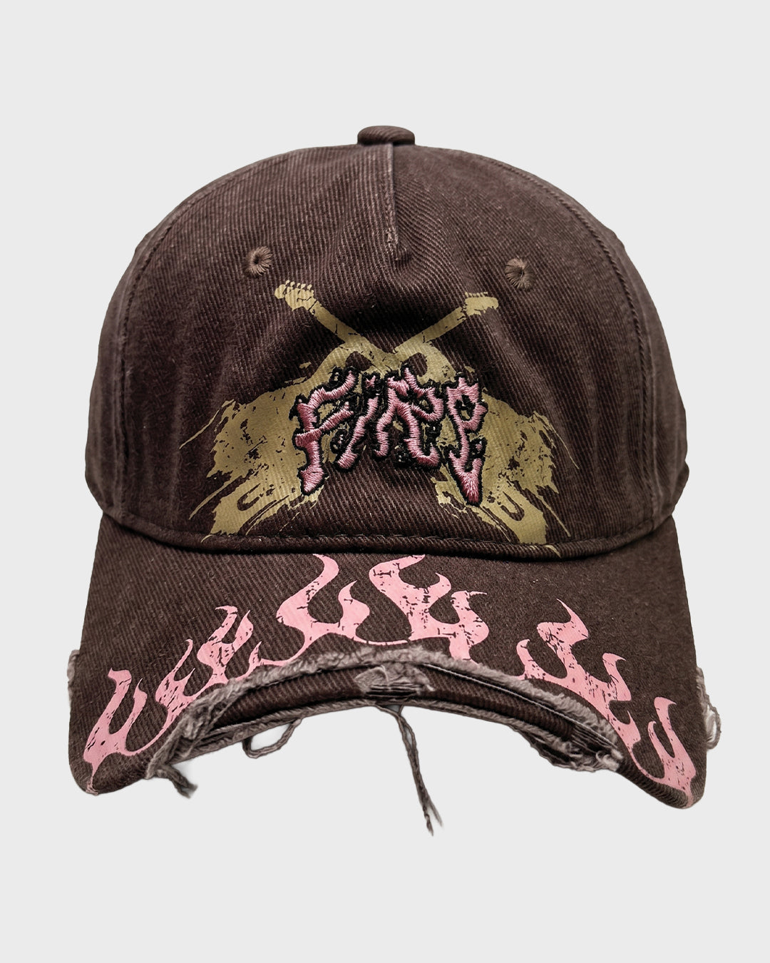 Cappellino con visiera tagliata a fiamma