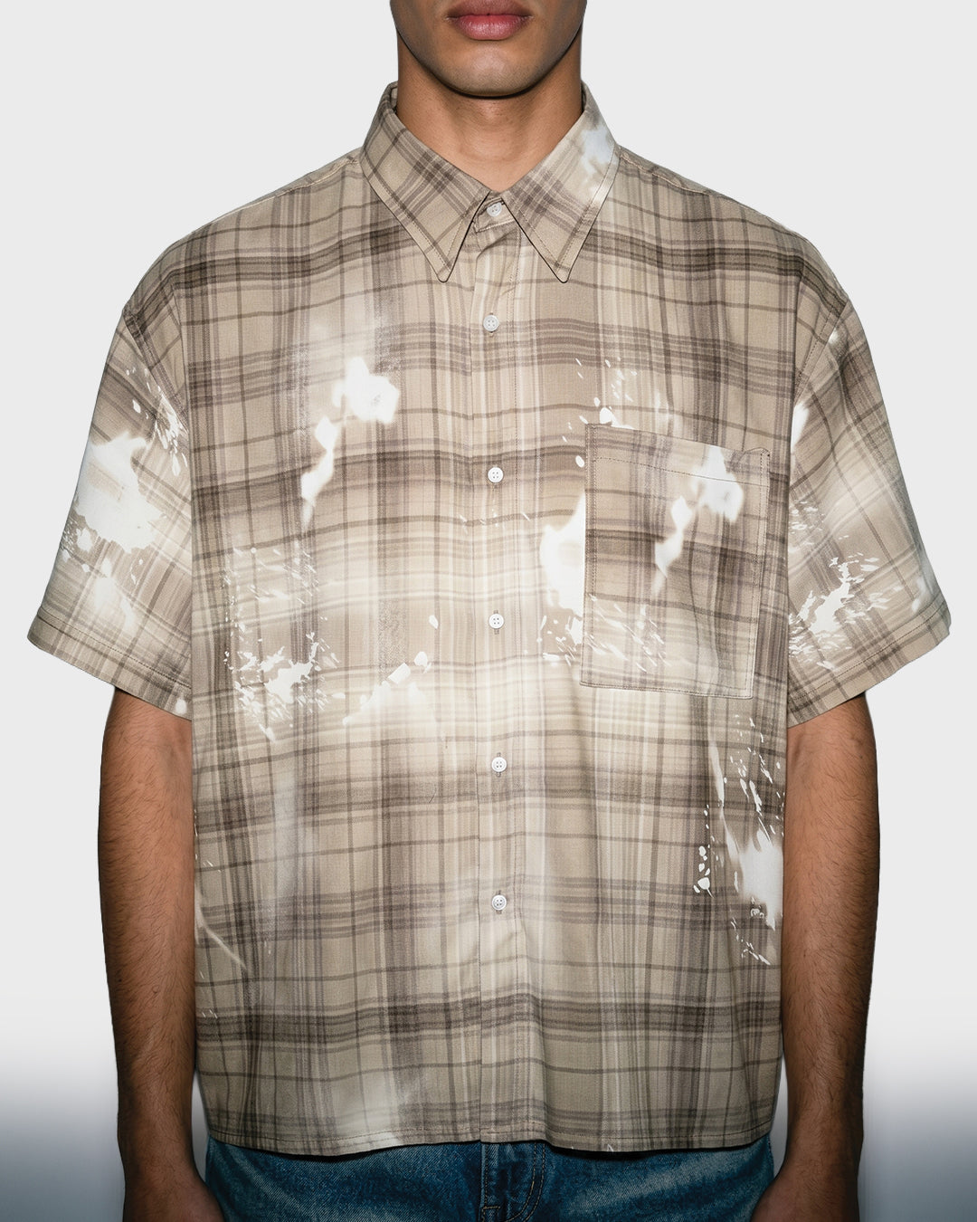 Camicia a quadri con schizzi di candeggina