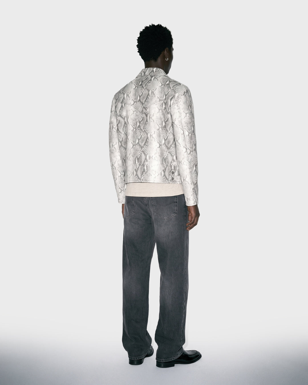 Chaqueta de piel con estampado de serpiente