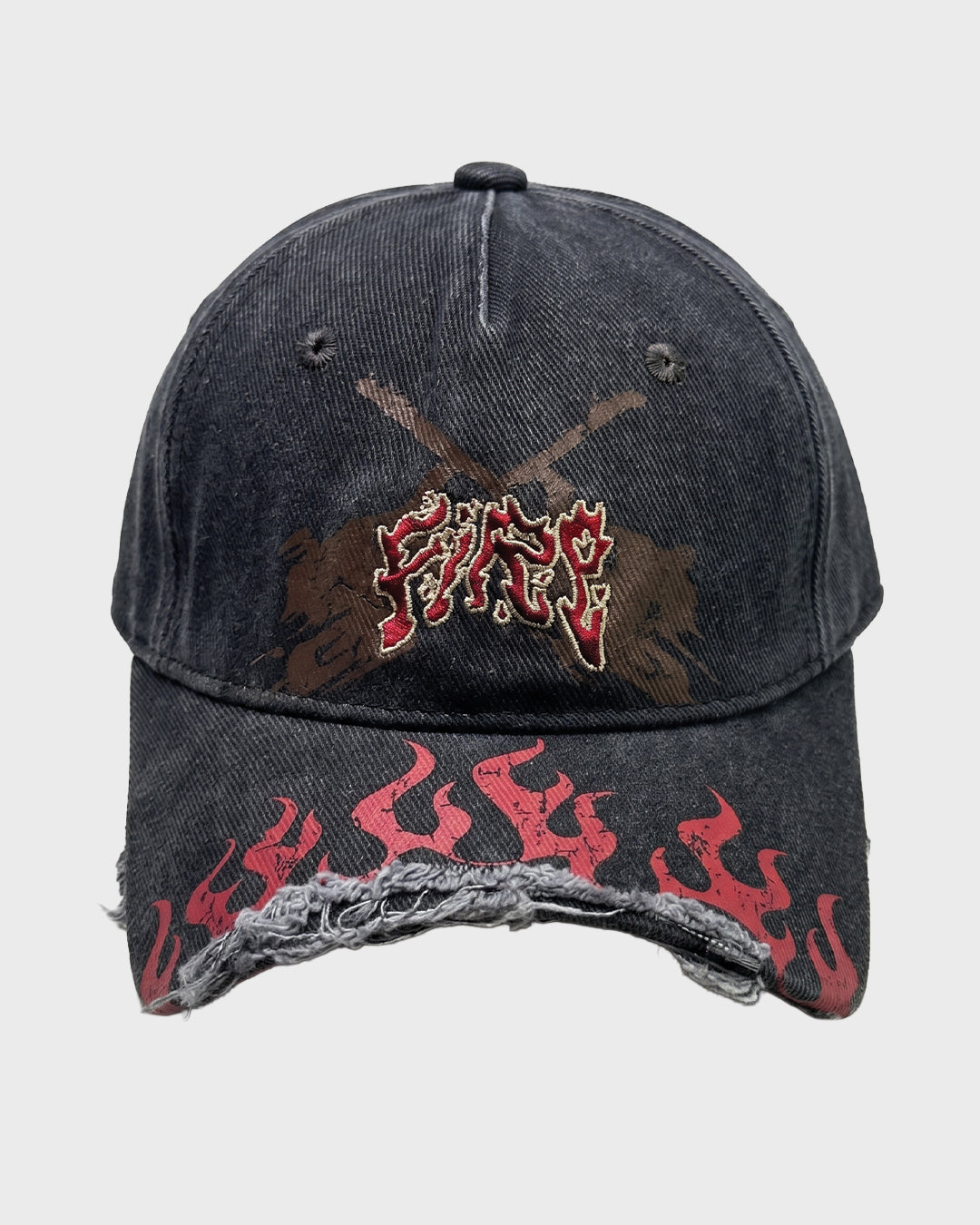 Cappellino con visiera tagliata a fiamma