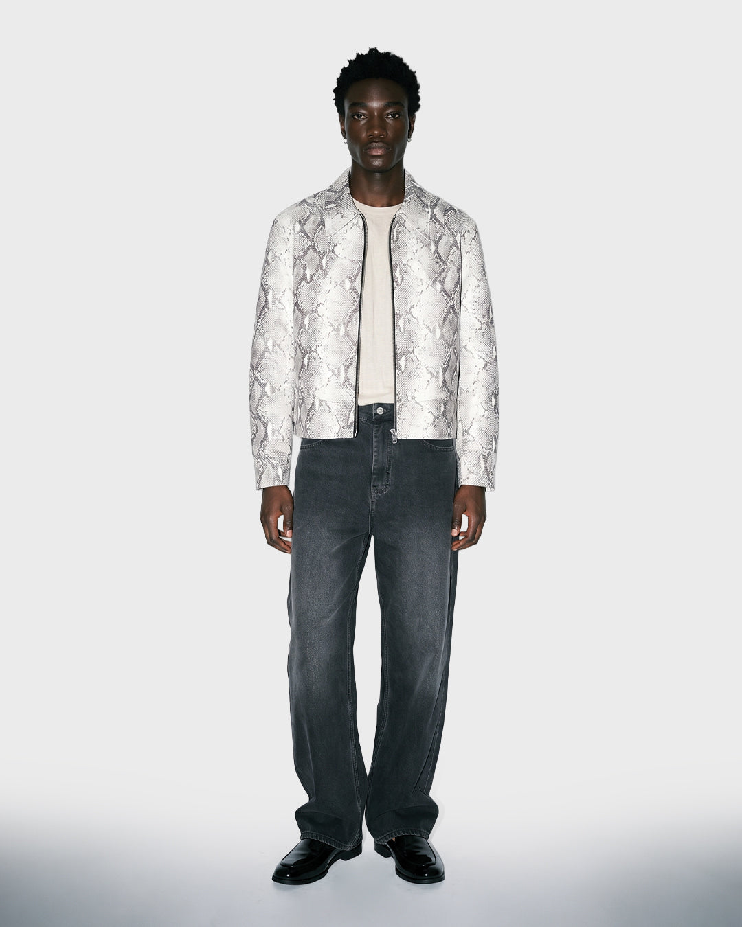 Chaqueta de piel con estampado de serpiente