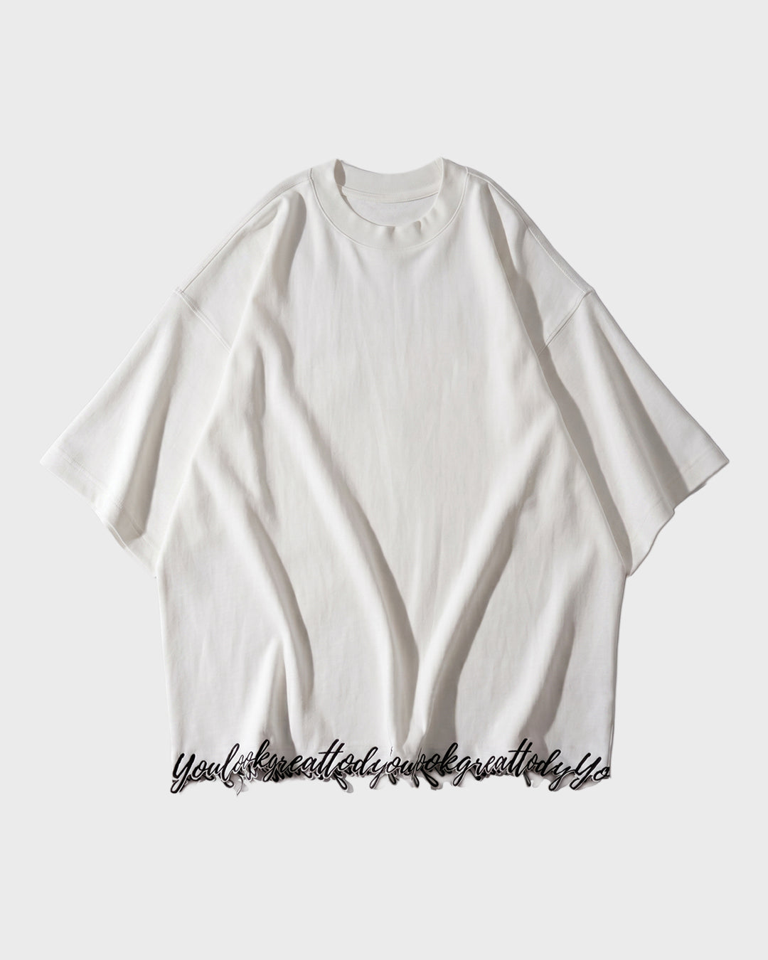 T-shirt con scritta sull'orlo
