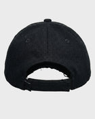 Cappellino con visiera tagliata a fiamma